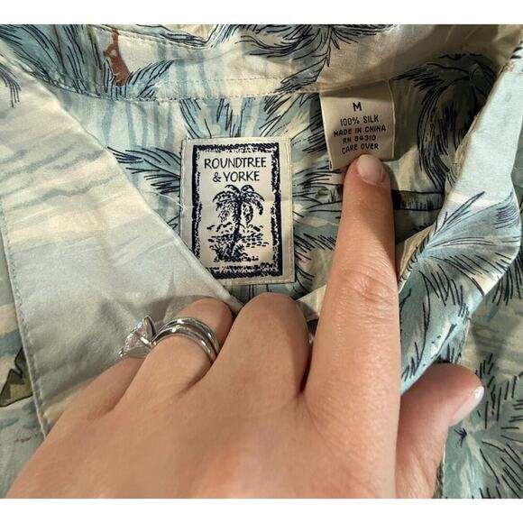 Roundtree & Yorke Silk Shirt Mens Medium Beach Coastal Ocean Palm Trees Hawaiian - Picture 3 of 6